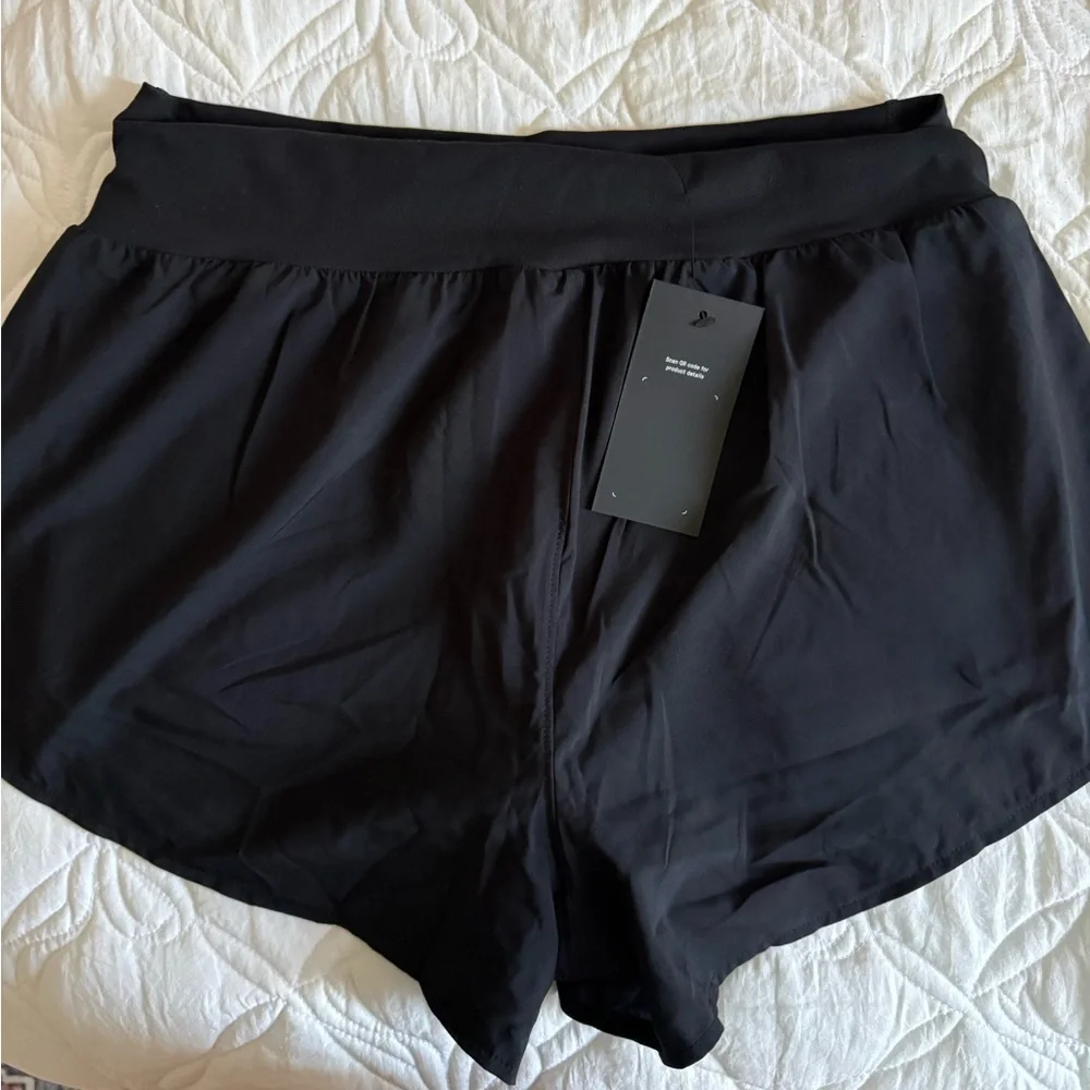 Fabletics Shorts - Picture 2 of 4